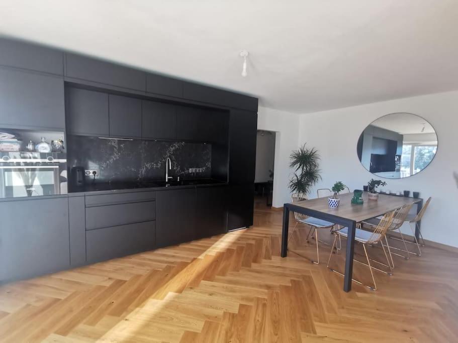 Le Parmelan - Grand Appartement Familial Avec Vue Sur La Montagne Annecy Luaran gambar